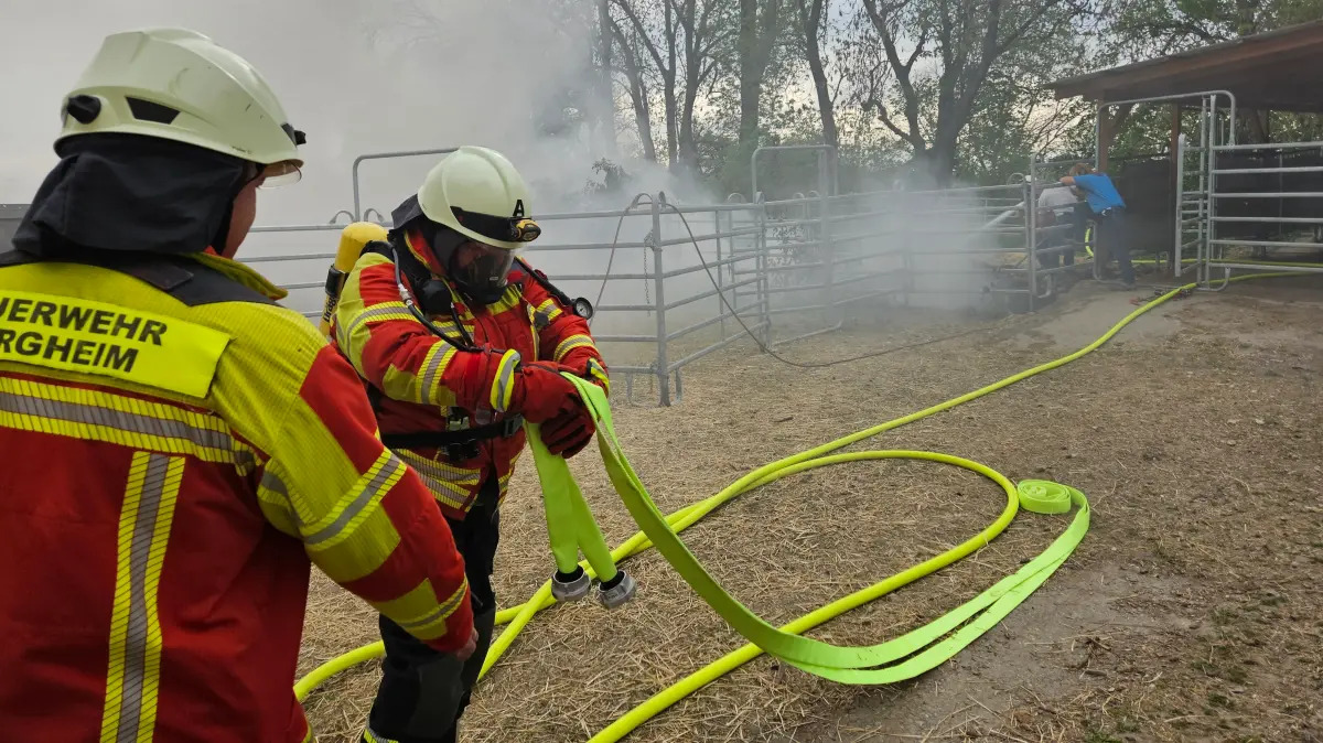 Einsatz Nr.32/2026: Wegen Trockenheit: Misthaufen auf Bauernhof bei Burgheim fängt Feuer