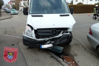 Einsatz Nr.13/2011 - 01. März 2011: Auto kontro Kleintransporter