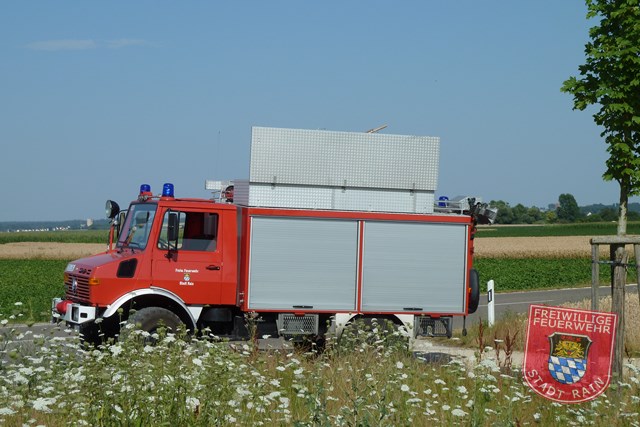 Einsatz Nr.53/2013: Auto kippt im Kreisverkehr um