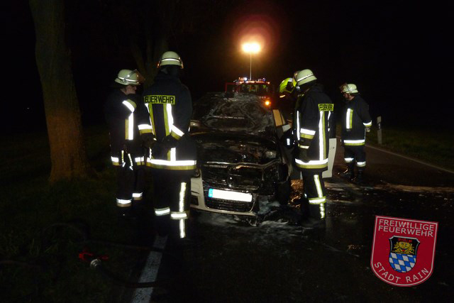 Einsatz Nr.17/2014: Auto fängt während der Fahrt Feuer