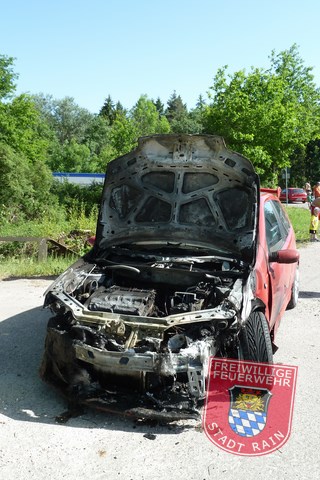 Einsatz Nr. 38/2014: Auto fängt nach Unfall Feuer